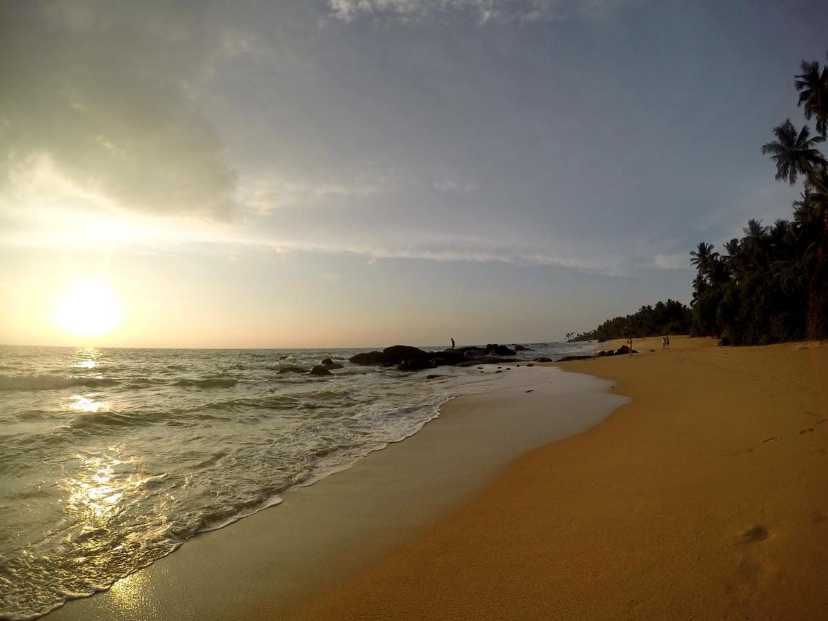 Ramon Beach Resort Ambalangoda  Exteriör bild